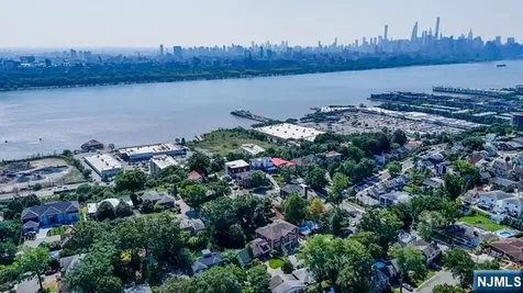512 Winterburn Grove Cliffside Park NJ 07010