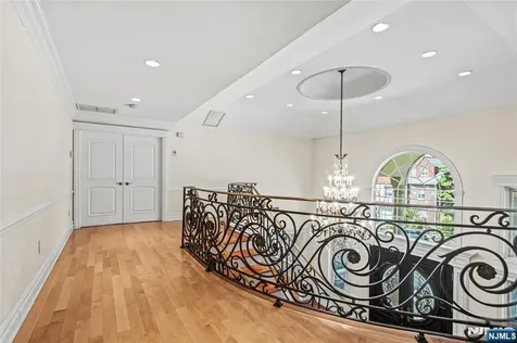 512 Winterburn Grove Cliffside Park NJ 07010