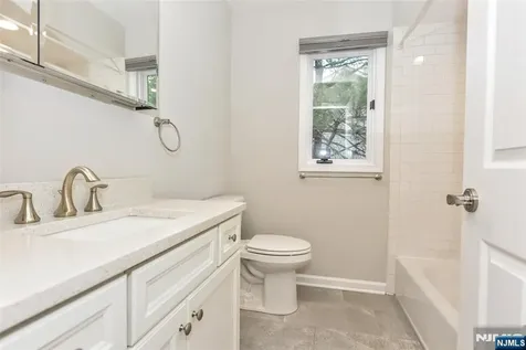 5 Hansen Place Wayne NJ 07470