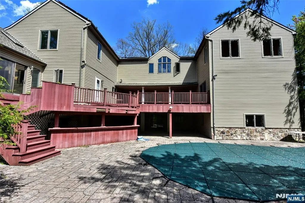 962 Arapaho Trail Franklin Lakes NJ 07417