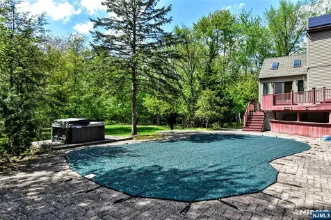 962 Arapaho Trail Franklin Lakes NJ 07417