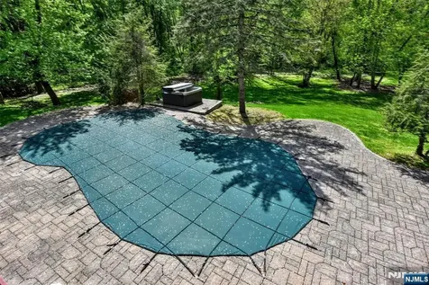 962 Arapaho Trail Franklin Lakes NJ 07417