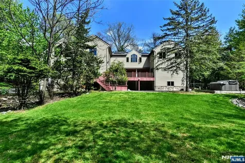 962 Arapaho Trail Franklin Lakes NJ 07417