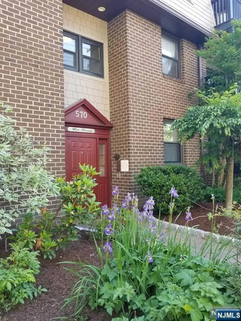 570 North Avenue Fort Lee NJ 07024