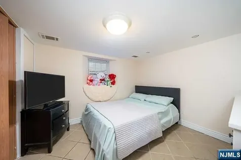 214 Columbus Place Cliffside Park NJ 07010