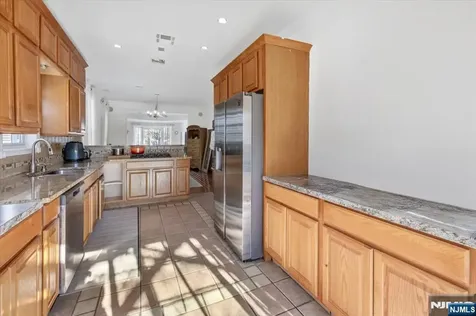 214 Columbus Place Cliffside Park NJ 07010