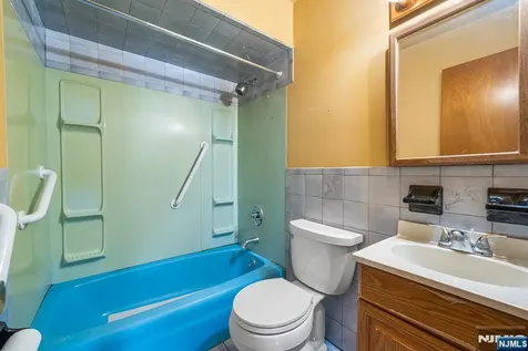 101 Westminster Place Saddle Brook NJ 07663