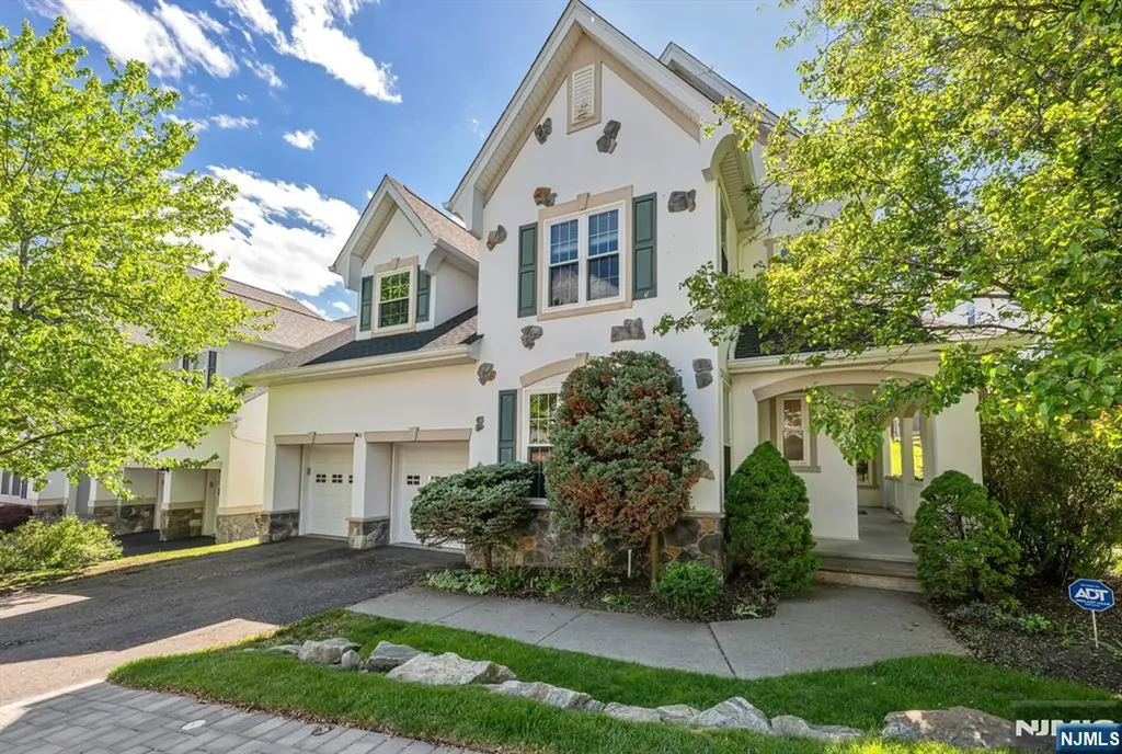 17 Crooked Hill Oakland NJ 07436