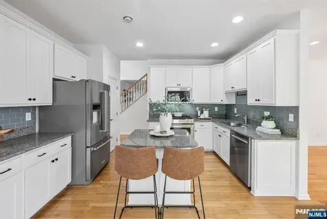17 Crooked Hill Oakland NJ 07436