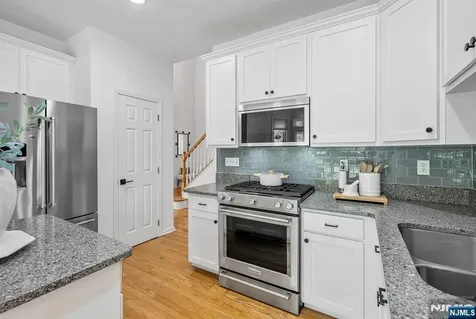 17 Crooked Hill Oakland NJ 07436