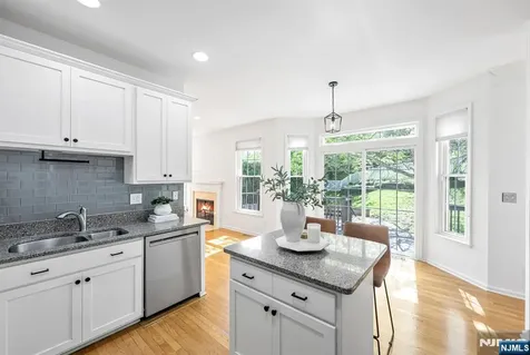 17 Crooked Hill Oakland NJ 07436