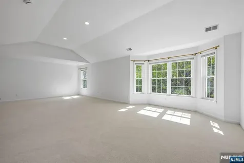 17 Crooked Hill Oakland NJ 07436
