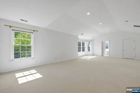 17 Crooked Hill Oakland NJ 07436