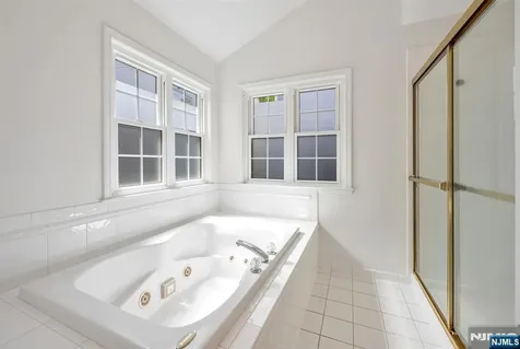 17 Crooked Hill Oakland NJ 07436