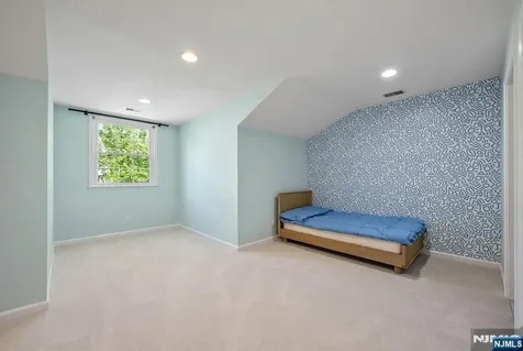 17 Crooked Hill Oakland NJ 07436