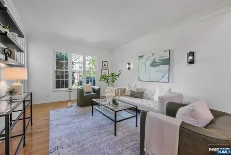 17 Crooked Hill Oakland NJ 07436