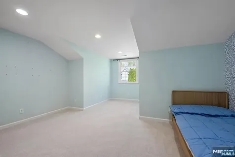 17 Crooked Hill Oakland NJ 07436