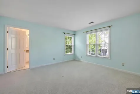 17 Crooked Hill Oakland NJ 07436