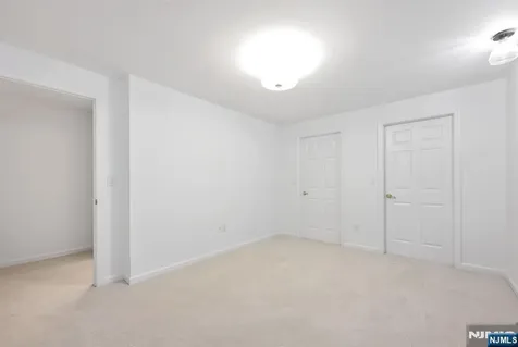 17 Crooked Hill Oakland NJ 07436