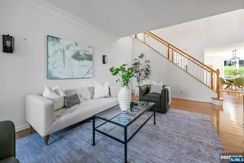 17 Crooked Hill Oakland NJ 07436
