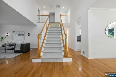 17 Crooked Hill Oakland NJ 07436