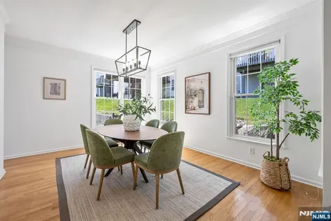 17 Crooked Hill Oakland NJ 07436