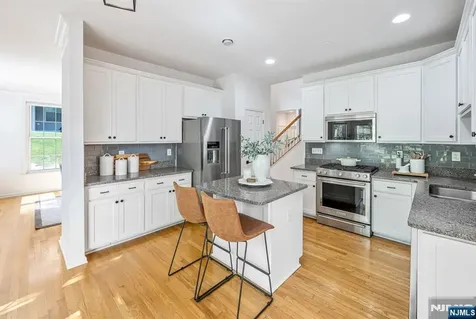 17 Crooked Hill Oakland NJ 07436