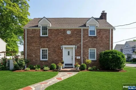 2 Lloyd Place Belleville NJ 07109
