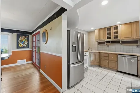 2 Lloyd Place Belleville NJ 07109