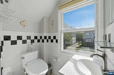 2 Lloyd Place Belleville NJ 07109