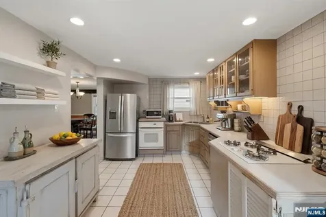 2 Lloyd Place Belleville NJ 07109
