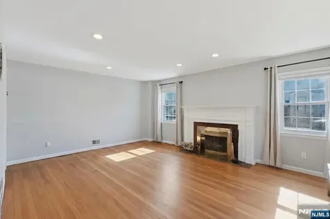 2 Lloyd Place Belleville NJ 07109