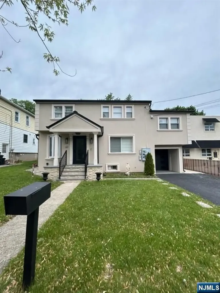 67 Chamberlain Avenue Elmwood Park NJ 07407