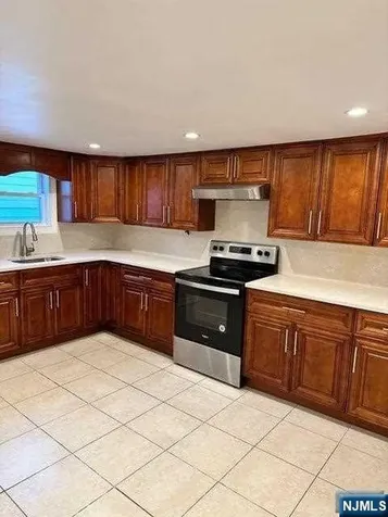 67 Chamberlain Avenue Elmwood Park NJ 07407