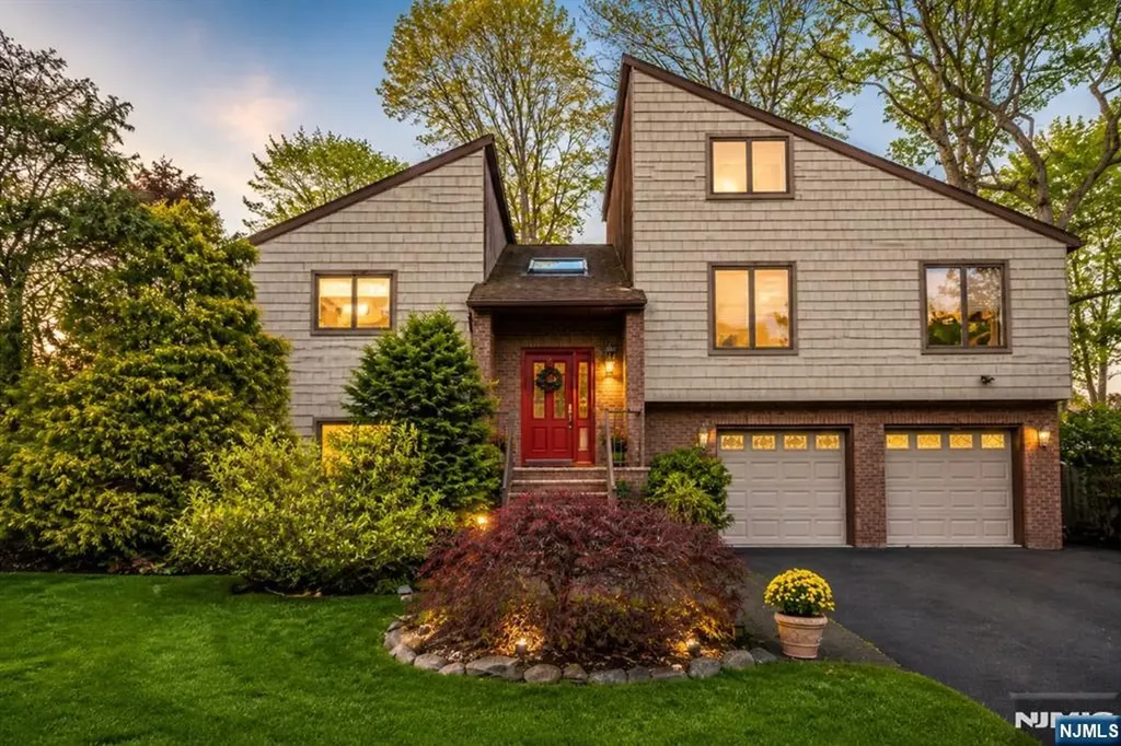 4 Lesa Lane Hillsdale NJ 07642