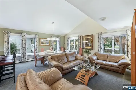 4 Lesa Lane Hillsdale NJ 07642