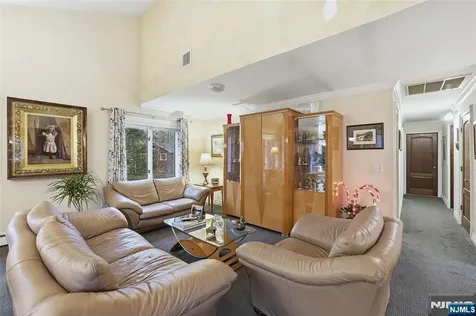 4 Lesa Lane Hillsdale NJ 07642