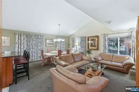 4 Lesa Lane Hillsdale NJ 07642