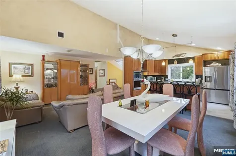 4 Lesa Lane Hillsdale NJ 07642
