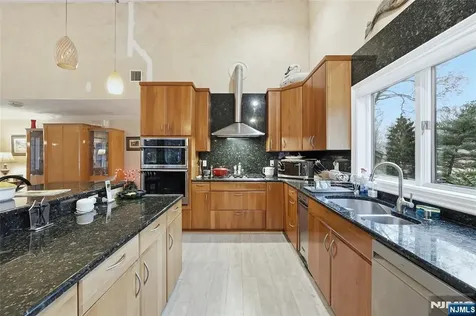 4 Lesa Lane Hillsdale NJ 07642