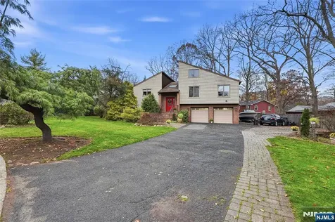 4 Lesa Lane Hillsdale NJ 07642