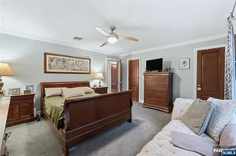 4 Lesa Lane Hillsdale NJ 07642