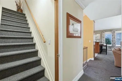 4 Lesa Lane Hillsdale NJ 07642