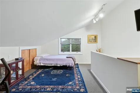 4 Lesa Lane Hillsdale NJ 07642