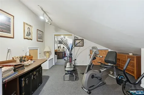 4 Lesa Lane Hillsdale NJ 07642