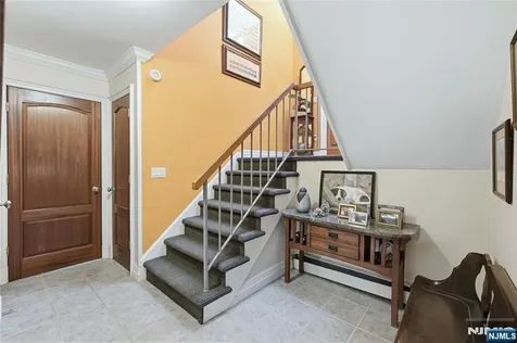 4 Lesa Lane Hillsdale NJ 07642
