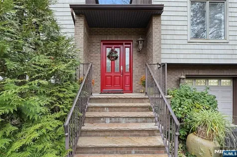 4 Lesa Lane Hillsdale NJ 07642