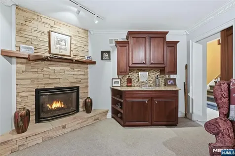4 Lesa Lane Hillsdale NJ 07642