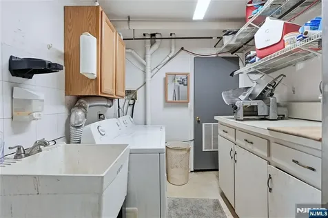 4 Lesa Lane Hillsdale NJ 07642