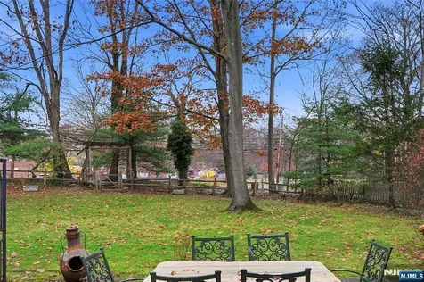 4 Lesa Lane Hillsdale NJ 07642